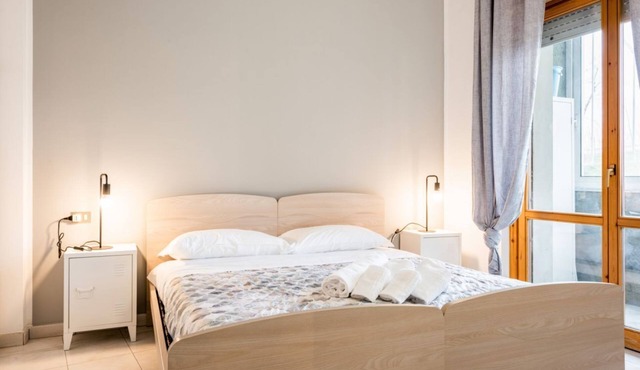 GuestHost - Comfortable and modern apartment of about 50 square meters with two balconies, able to accommodate up to 4 people, is located on the 1st floor of a building without a lift. The flat is situated in Luni Mare, in an area full of services, conve