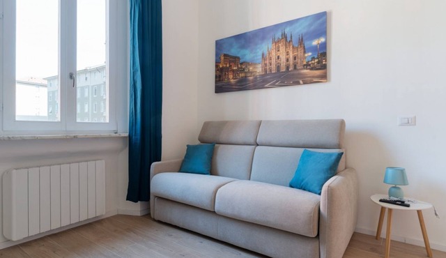 GuestHost - Comfortable 30m2 studio, perfect for 2, located on the second floor of a building with lift.The apartment is located in the Ca' Granda - Prato Centenaro area, located in Municipality 9 north of Milan, a well-connected residential area (M5 Ca'
