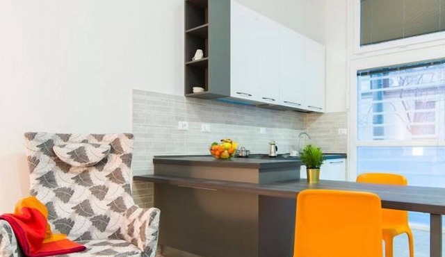 GuestHost - Comfortable and bright two-room apartment situated in an elegant district just outside the historic center of Bologna, a short distance from the Central Station.This apartment can comfortably accommodate up to 4 people and is equipped with ev