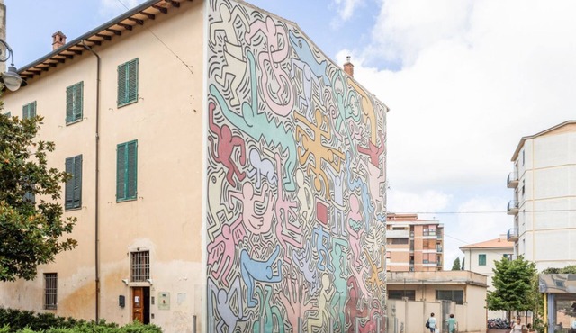 GuestHost - Comfortable and cozy apartment of about 80 square meters, able to accommodate up to 5 people, located on the raised ground floor of a 1950s building (7 steps to access the apartment). The accommodation, whose decor recalls the works of Keith