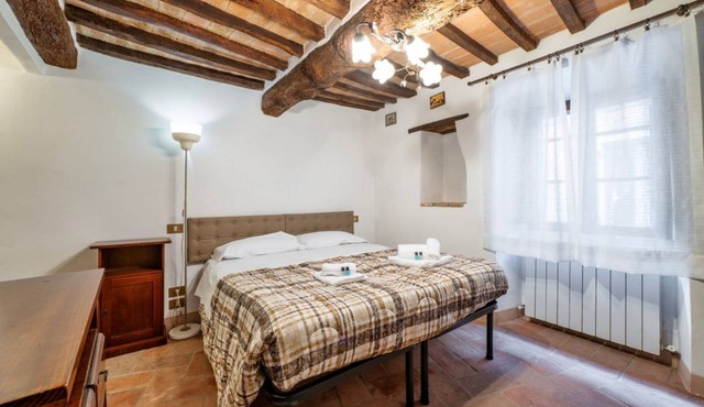 GuestHost - Comfortable apartment of approximately 45 square meters, perfect for a stay of two, located on the ground floor of a period building (accessible via a few steps).The property is located in Bagnaia, a quiet hamlet a few kilometers from Perugia
