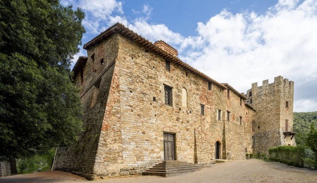 GuestHost - Comfortable apartment located in a historic Abbey from the year 1000, restored in 1980.La Badia is a small Benedictine Abbey immersed in a park of centuries-old olive trees.Located on the ground floor, there is a mezzanine for the sleeping ar