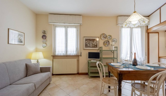 GuestHost - Comfortable two-room apartment perfect for 4 guests, it is ideal for a family or small groups of friends for a relaxing holiday. We are a few minutes walk from the sea, the city center and the train station. The accommodation is equipped with