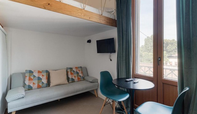 GuestHost - Comfy Studio-Flat