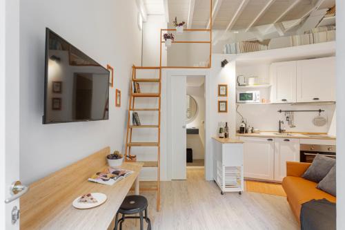 GuestHost - Comfy Studio in Isola