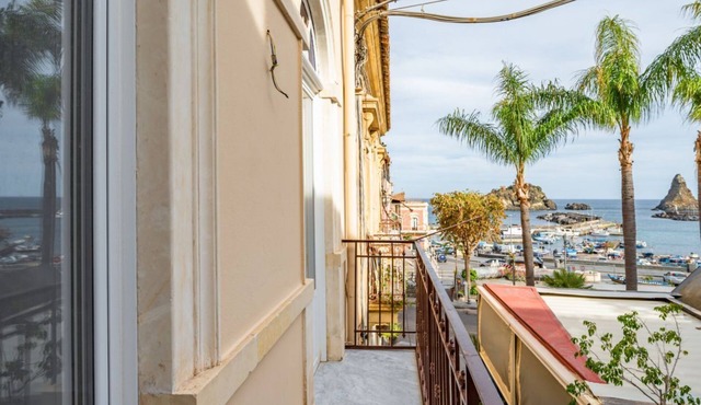 GuestHost - Cozy apartment of 43sqm, able to accommodate up to 2 people, located on the first floor of a renovated building with NO lift (stairs to access). The accommodation overlooks the wonderful Cyclops Riviera. In 8 minutes on foot it is possible to