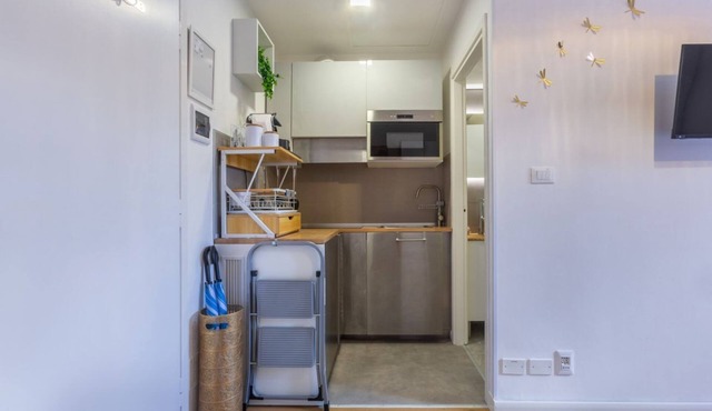 GuestHost - Cozy studio apartment located on the first floor of a two-story building.22 sqm, sleeping area with two single beds and bathroomA few steps from Porta San Donato-one of the thirteen access gates,of which today only nine remain-12min by bus fr