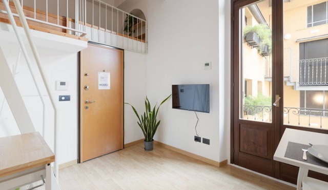 GuestHost - Duplex with balcony on 2 levels Milan-C.so Magenta