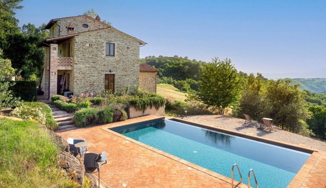 GuestHost - Elegant 57 sqm apartment in a renovated farmhouse, nestled in the Umbrian countryside. Ideal for 3 people, it offers a shared saltwater pool and an uncovered parking space. Perfect for those seeking relaxation and tranquility, surrounded by b