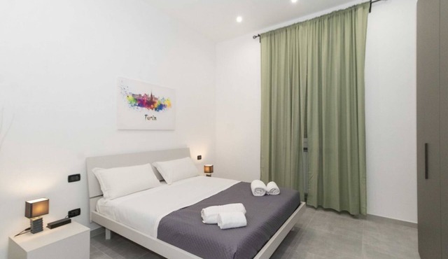GuestHost - Elegant 58m2 apartment that can accommodate up to 4 people located on the mezzanine floor of an elegant building. The property is located in the Cit Turin district a few steps from the M1 Bernini metro which connects the two stations, Porta N