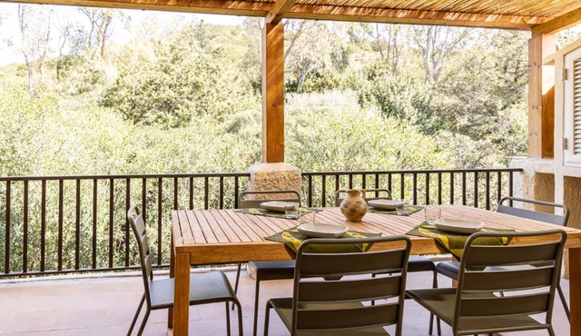 GuestHost - Elegant apt in a resort with pool and private beach