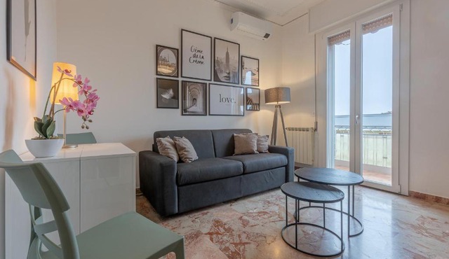 GuestHost - Ferrara Il Castello Dazzling Apartment