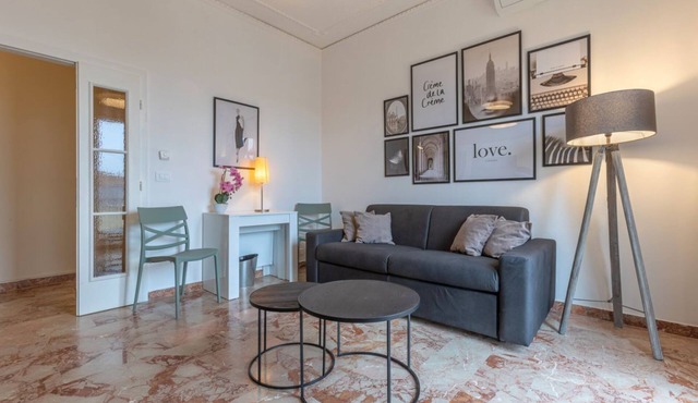 GuestHost - Ferrara The Castle Dazzling Apartment
