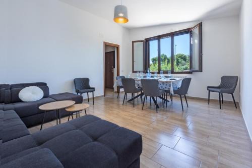 GuestHost - I Mandorli Villa between Sea & Center