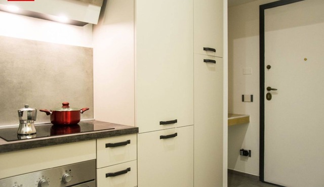 GuestHost - Largo Leopardi Essential Apartment