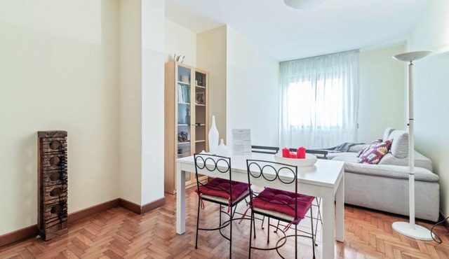 GuestHost - Modern and spacious apartment perfect for 5 guests is located in the Santa Rita area, a residential and very quiet area, a 10-minute walk from Prato della Valle and the Basilica of Sant'Antonio and 5 minutes from the main hospitals. Nearby yo