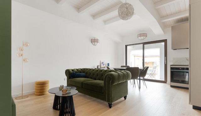 GuestHost - Modern Terrace Flat in Solari Area