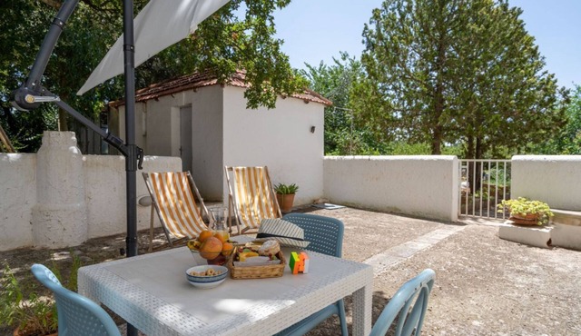 GuestHost - Nice apartment that hosts up to 2 people, located in an old farmhouse dating back to the 19th century, furnished with taste and meticulous recovery of the original materials. The accommodation is located in Cozzana, a quiet and verdant distri