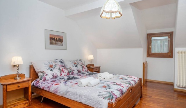 GuestHost - Penthouse Central Apartment