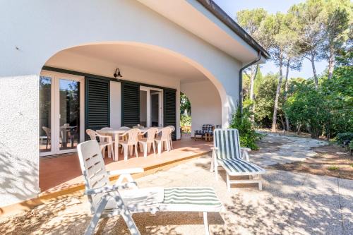 GuestHost - Quercianella Lovely Villa near the Sea With Parking!
