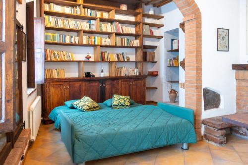 GuestHost - Rapolano Terme Historic Center Studio!