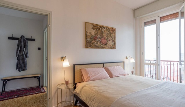 GuestHost - Spacious and bright one-bedroom 90smq apartment on the fourth floor of a 70s building, with elevator, that can accommodate up to 4 paxThe apartment is located in the municipality of Civenna, just 7km from the center of Bellagio. Quiet locatio