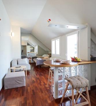 GuestHost - Studio con Balcone per 2 persone