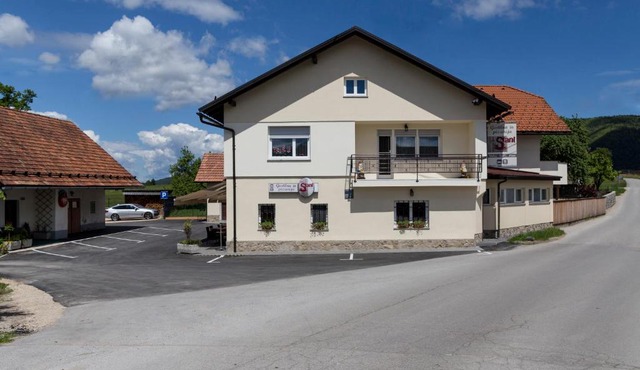 Guesthouse & Apartments PRI STANI