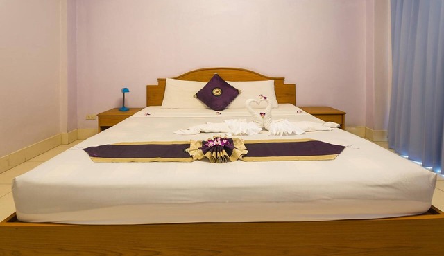 Guesthouse Belvedere - Central Bedroom near Patong Beach and Restaurant