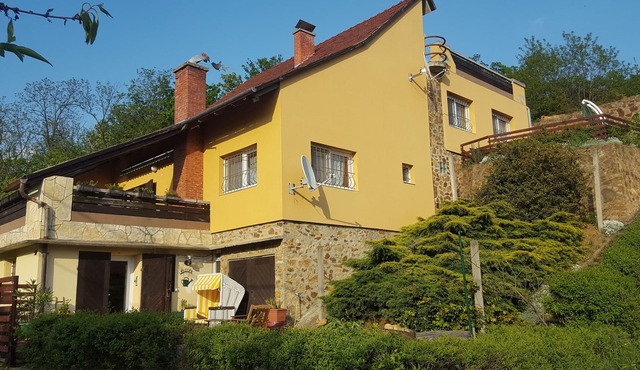 Guesthouse with lake views on Lake Velence, nature in a romantic country house