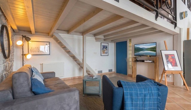 GuestReady - bright and modern Croix-Paquet loft