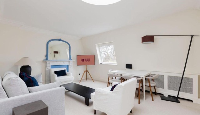 GuestReady - Chic 2-Bed in Earls Court