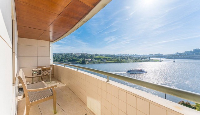GuestReady - Elegant riverside retreat