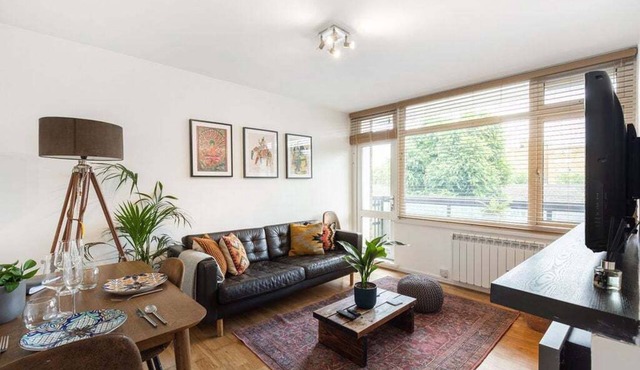 GuestReady - South London gem with balcony