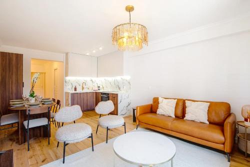 GuestReady - Sunlit Elegance with the Eiffel view