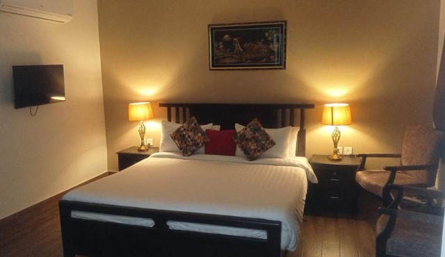 Gulberg Suites