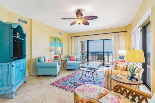 Gulf-front condo with spacious balcony resort amenities and cheerful interior