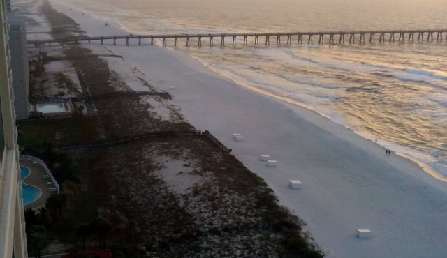 Gulf Front! Pool! 3 Suites! Million Dollar View! Pool! Hot Tubs! Beach Service!