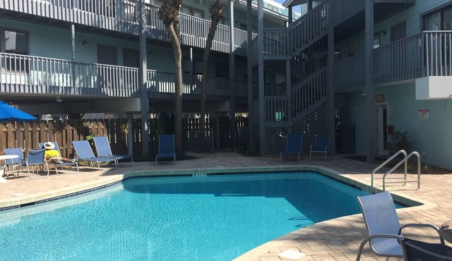 Gulf side clean renovated 2 bedroom condo on the beach available August and Fall
