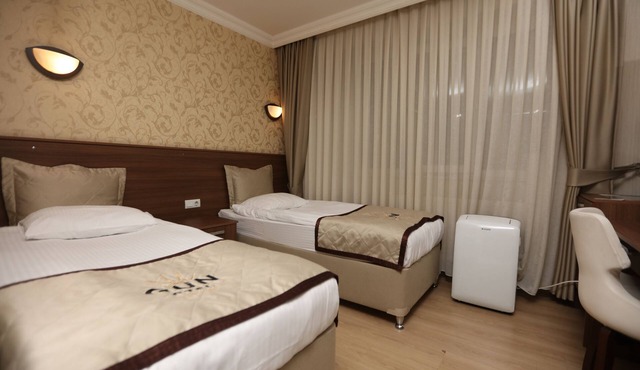 Gun Otel