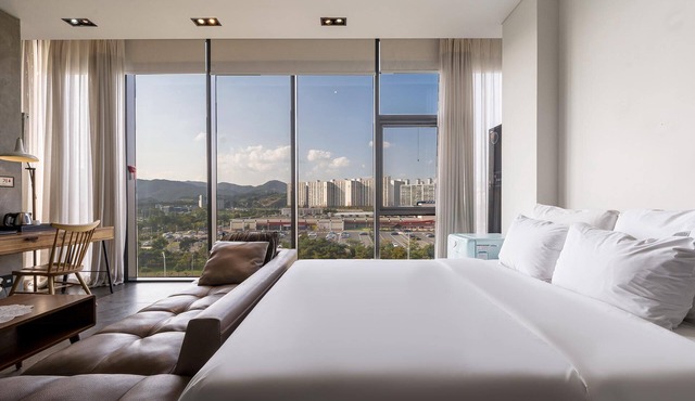 Gwangyang Harbor Bridge Hotel