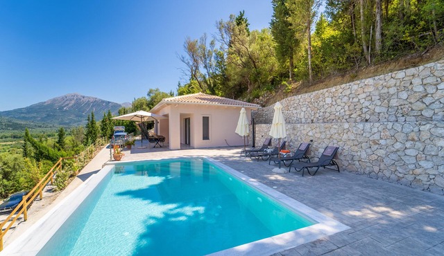 Gyri Villa, overlooking Vassiliki bay