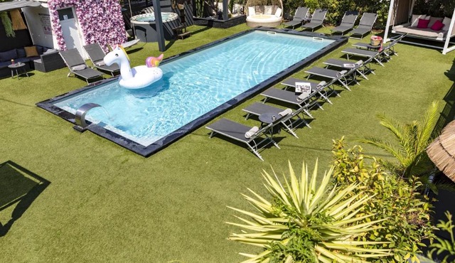 Hôtel Eden Cassis - centre-ville- piscine chauffée, jacuzzi et sauna - parking privé