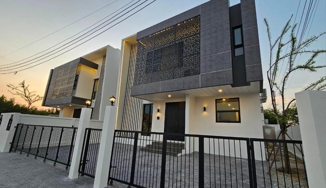 H1-2 Hidden Space Private Pool Villa-บางแสน