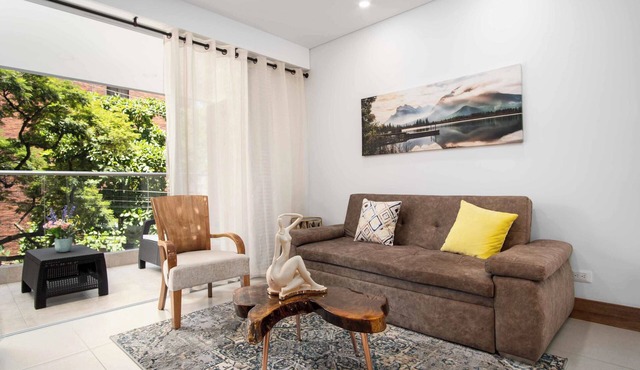 H108 | 2-Bed, 2-Bath | Pool | Gym | 24/7 Security