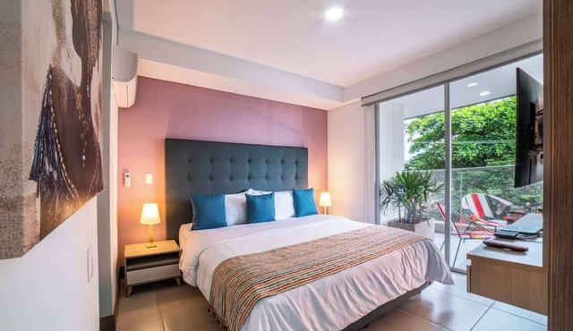 H208 - Awesome 2-Bed | 2 Bath | Rooftop Pool | Gym