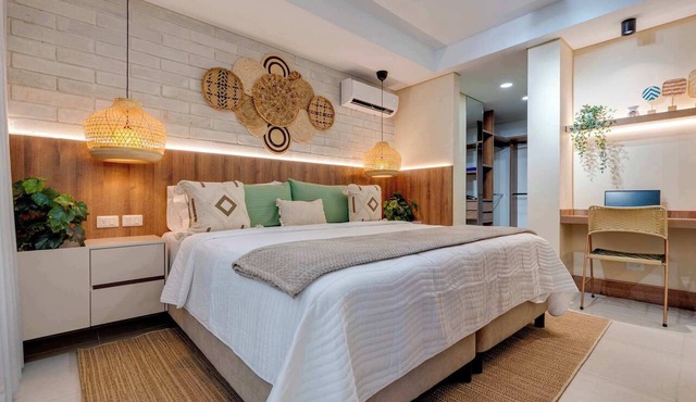 H502 Stunning 1BR Pool, Parking 24/7 Guards