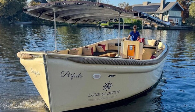 Haarlem Open Canal Boat Group Tour With Snacks and Drinks