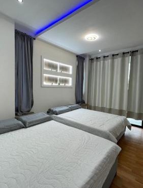 Habitacion con piscina-jacuzzi-lavadora disponible
