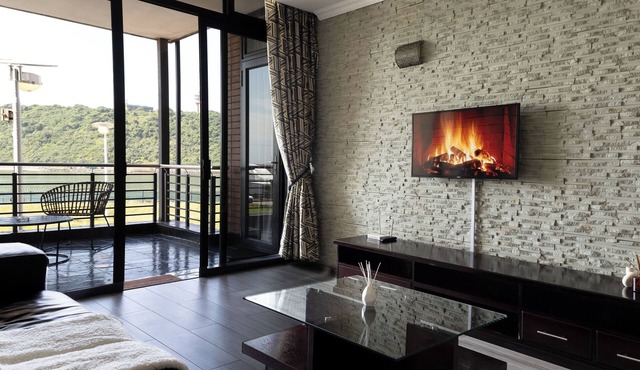 Habour Retreat 2-bedroom apartment with WiFi in Durban Point Waterfront